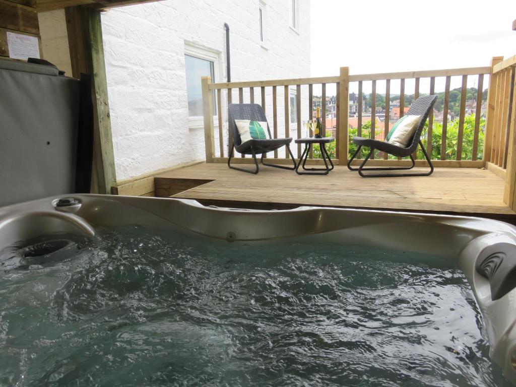 CyanaCottages-Esk Cottage image one