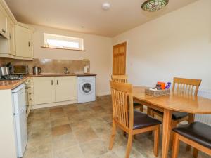 The Cottage at Manor Farm image two