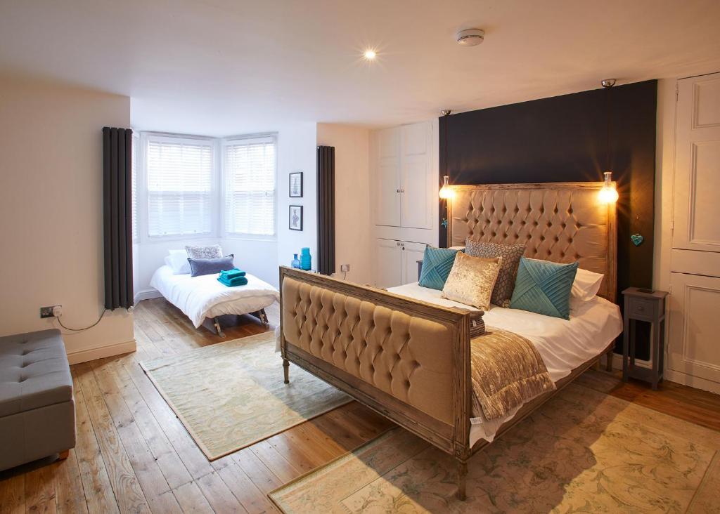 Host & Stay - The Courtyard Retreat Apartment Accommodation image 1 Host & Stay - The Courtyard Retreat Apartment image one
