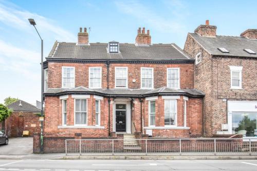 Holgate Manor Apartment image three