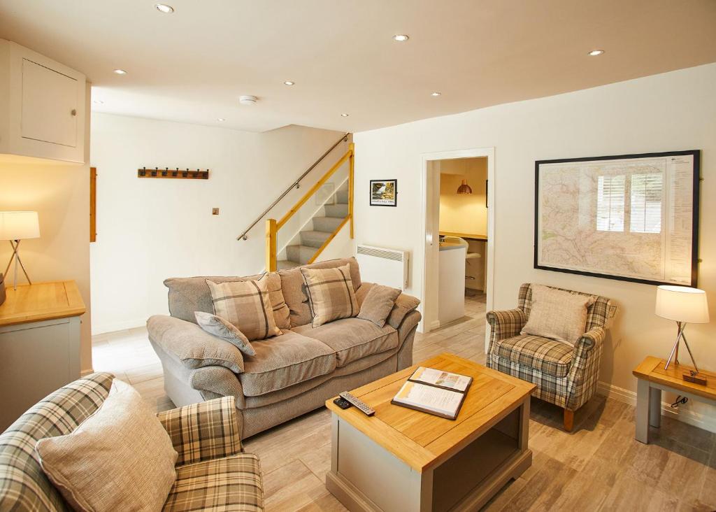 Host & Stay - Bumblebee Cottage image one