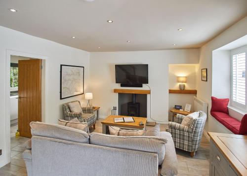 Host & Stay - Bumblebee Cottage image three