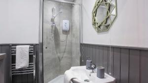 Stylish and most central 2 bed City Centre Apartment Accommodation image 2 Stylish and most central 2 bed City Centre Apartment image two