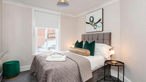 Stylish and most central 2 bed City Centre Apartment Accommodation image 3 Stylish and most central 2 bed City Centre Apartment image three