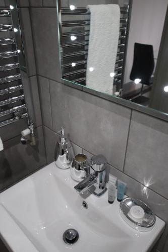 Halifax House, One Bedroom Apartment 216 Accommodation image 3 Halifax House, One Bedroom Apartment 216 image three