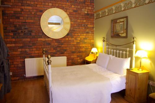 Picture of Crown House Suites