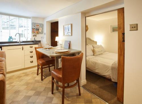 Host & Stay - Duck Down Cottage Accommodation image 3 Host & Stay - Duck Down Cottage image three