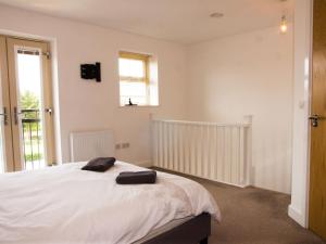 Impressive Urban Townhouse - Leeds City Centre Accommodation image 2 Impressive Urban Townhouse - Leeds City Centre image two