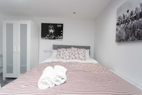 Leeds House Accommodation image 3 Leeds House image three