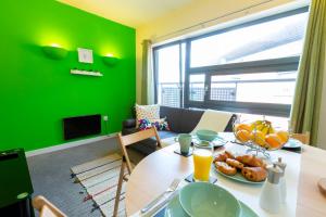 The Point Apartment, Leeds City Center Accommodation image 2 The Point Apartment, Leeds City Center image two