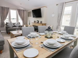 Cayton Pines image two