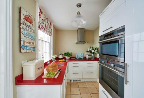 Harbour House image one