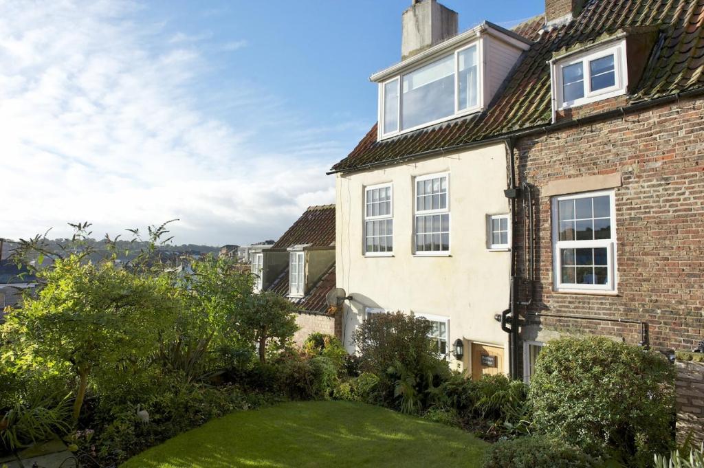 Rooftops Cottage image one