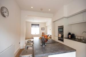 HU1 City Centre Hub (sleeps 6) Accommodation image 2 HU1 City Centre Hub (sleeps 6) image two