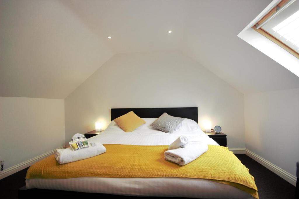 HU1 City Centre Hub (sleeps 6) Accommodation image 1 HU1 City Centre Hub (sleeps 6) image one