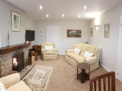 Woodpeckers Cottage image three
