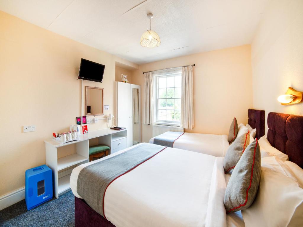 Diamonds Inn image one