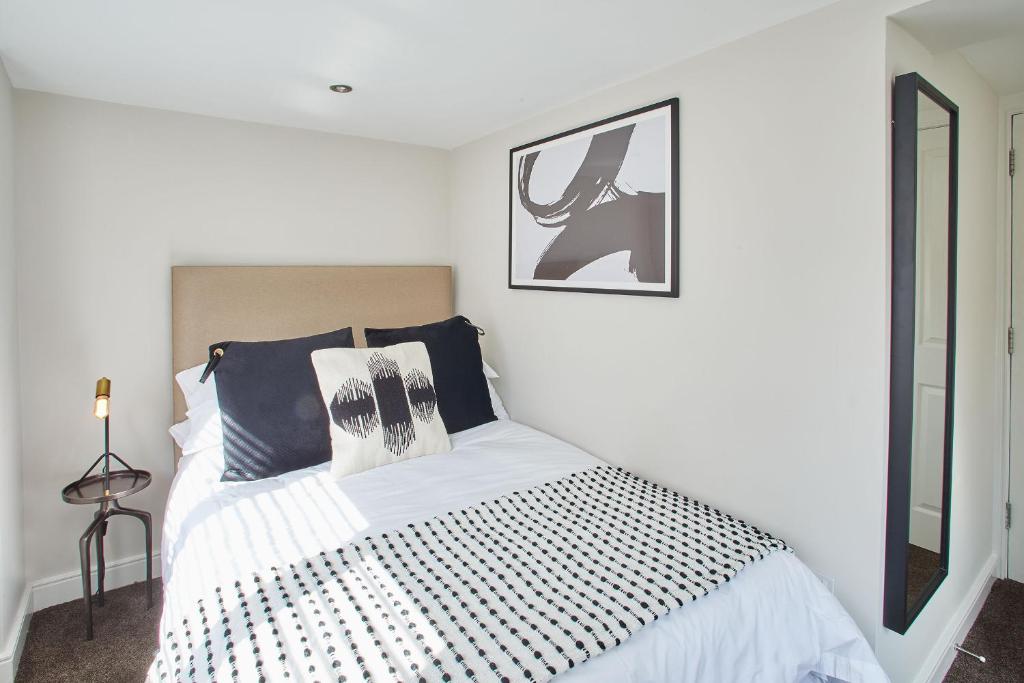 Host & Stay - West Cliff View Apartment Accommodation image 1 Host & Stay - West Cliff View Apartment image one