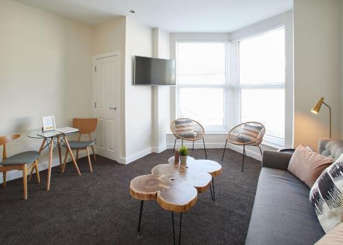 Host & Stay - West Cliff View Apartment Accommodation image 3 Host & Stay - West Cliff View Apartment image three
