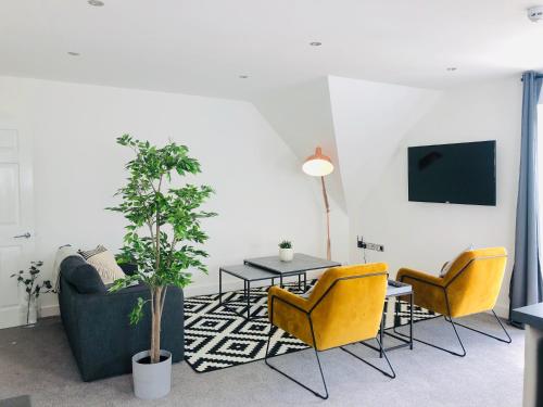 Shield Penthouse Loft - 2 Bedroom Luxe Large Apartment Accommodation image 3 Shield Penthouse Loft - 2 Bedroom Luxe Large Apartment image three