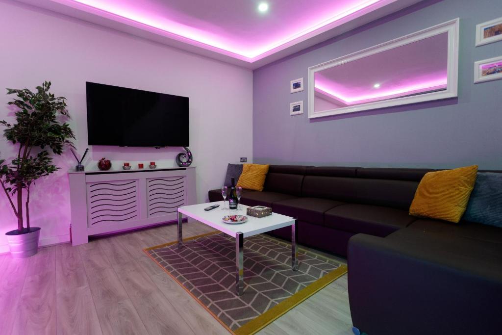 Picture of TOWLER HOUSE APARTMENTS 6 beds in 3 bedrooms