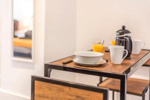 Cosmopolitan River Side Apartment YORK image two