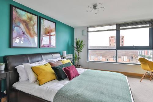 The Exquisite Penthouse of Leeds - Sleeps 8 Accommodation image 3 The Exquisite Penthouse of Leeds - Sleeps 8 image three