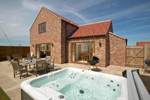 Middleton Cottages image two