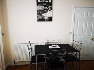 Contemporary Cottage Holidays image two