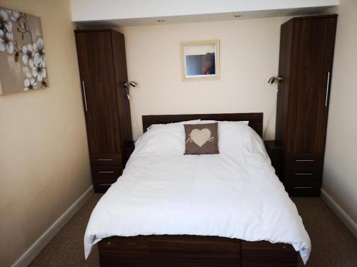 Contemporary Cottage Holidays image three