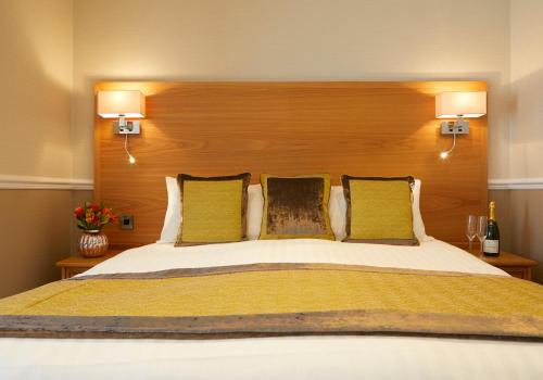 Palm Court Hotel Accommodation image 3 Image name 221441132 the 1 image from the post Palm Court Hotel in Yorkshire.com.