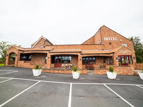 OYO White Horse Lodge Hotel image two
