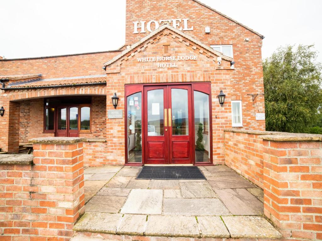 OYO White Horse Lodge Hotel image one