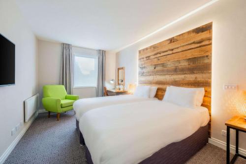 Cedar Court Bradford Hotel image two