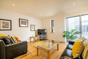 12 Stonegate Court image two