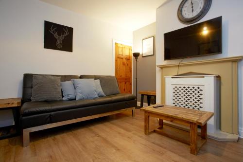 Spacious Stylish Townhouse Accommodation image 3 Spacious Stylish Townhouse image three