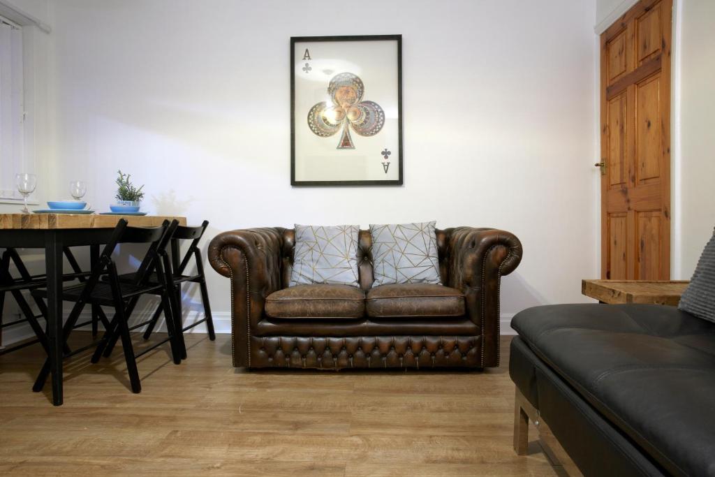 Spacious Stylish Townhouse Accommodation image 1 Spacious Stylish Townhouse image one