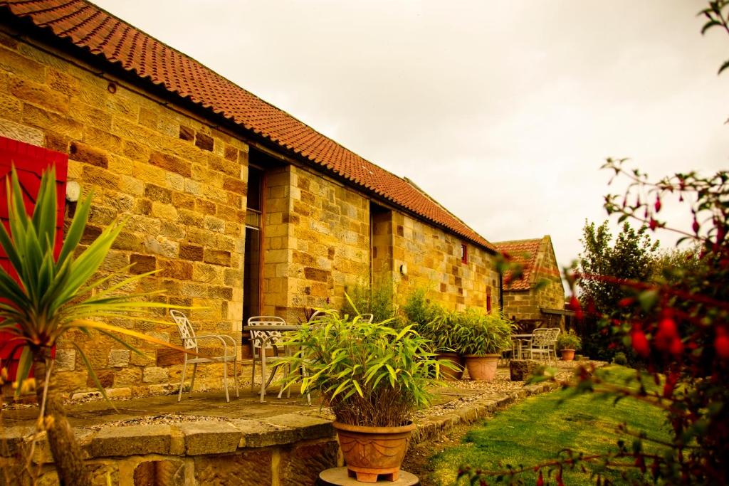 Spangle Cottage, Borrowby Farm Cottages image one