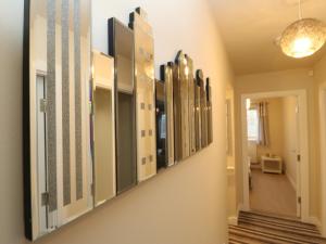Modern Town House Shepley image two