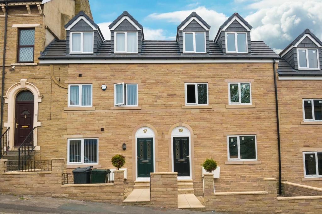 Luxury Home with Parking Accommodation image 1 Luxury Home with Parking image one
