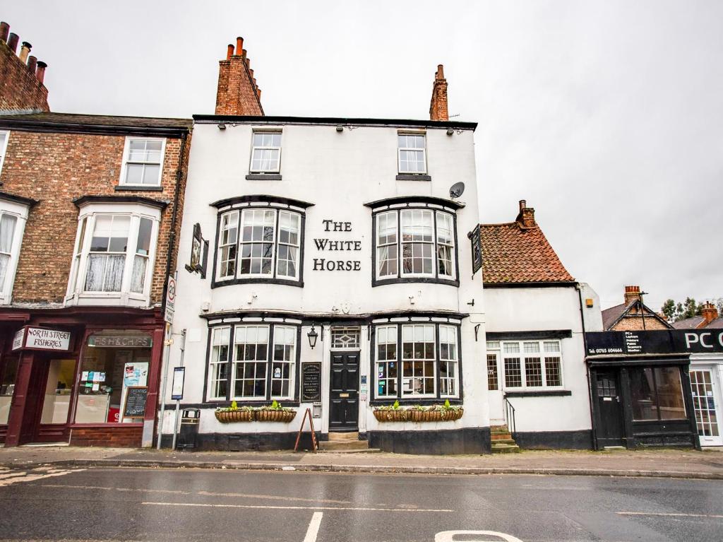 OYO The White Horse image one