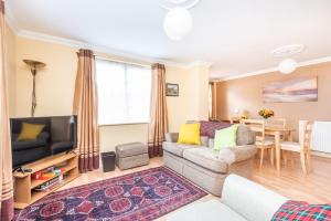 Perfect location for city centre & free parking! Accommodation image 2 Perfect location for city centre & free parking! image two