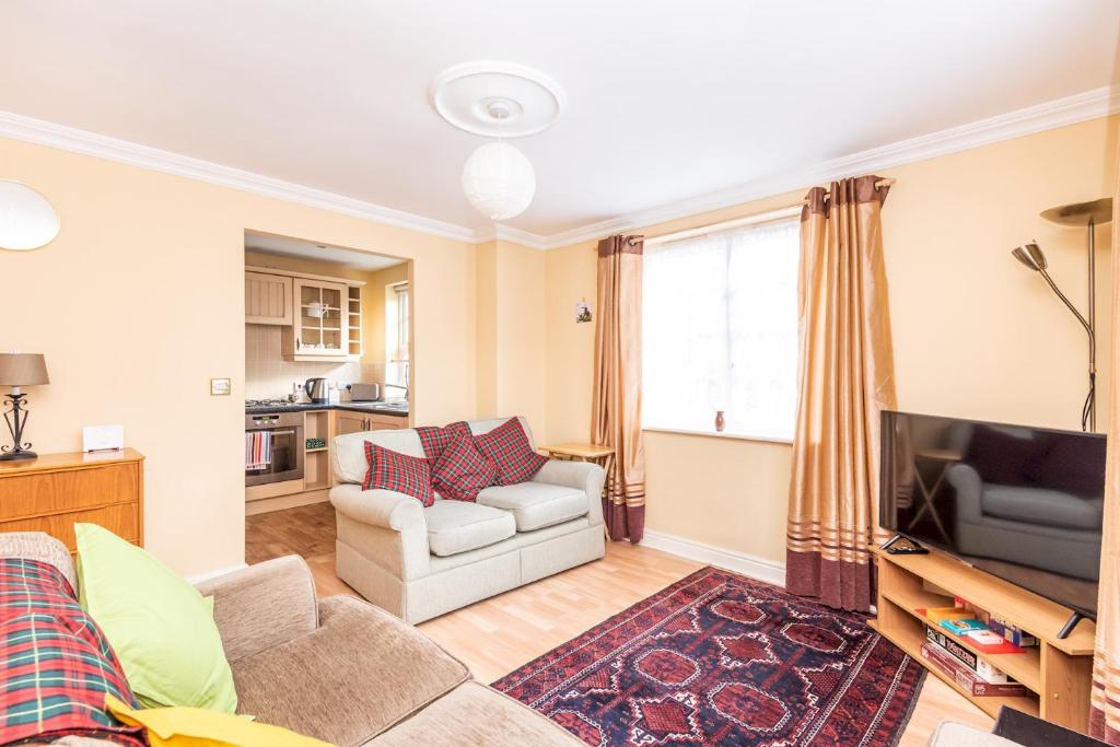 Perfect location for city centre & free parking! Accommodation image 1 Perfect location for city centre & free parking! image one