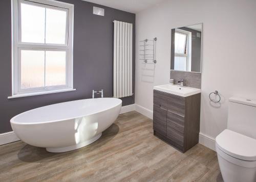 Host & Stay - Osborne House Accommodation image 3 Host & Stay - Osborne House image three