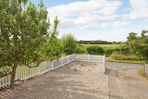 Off-street parking Countryside views Log burner Accommodation image 3 Off-street parking Countryside views Log burner image three