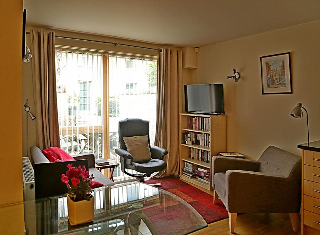 10 Summerhouse Mews Accommodation image 1 10 Summerhouse Mews image one