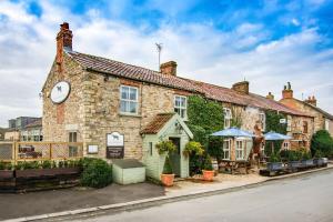 Picture of Black Horse Inn; BW Signature Collection