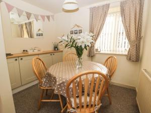Coopers Cottage, Whitby Accommodation image 2 Coopers Cottage, Whitby image two