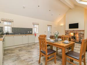 Pear Tree Cottage, York image two