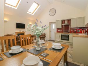 Apple Tree Cottage, York Accommodation image 2 Apple Tree Cottage, York image two